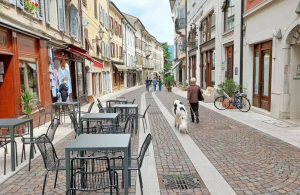 Energetska spirala in inflacija ogrožata predvsem storitveni sektor.
