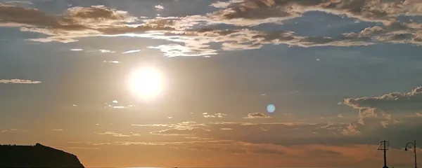 



Šele ko delamo iz sebe, se ne počutimo več prazne, temveč sijoče 
izpolnjene.


