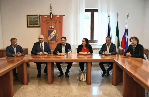 Vlada bo po požaru pomagala tudi slovenskim zamejskim dru&scaron;tvom