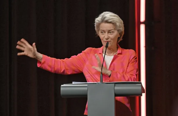 Letošnji naslov blejskega strateškega foruma (BSF) po besedah 
predsednice Evropske komisije Ursule von der Leyen v celoti 
povzame najpomembnejše vprašanje našega časa, to je, ali bo 
vladavina moči zamenjala moč pravil. 
