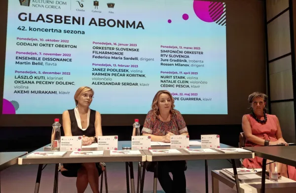 Mateja Poljšak Furlan in Pavla Jarc napovedujeta pestro in 
raznoliko ponudbo letošnje sezone. 