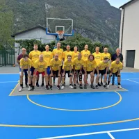 Ekipo Old stars Primorska je vodil Zmago Sagadin (desno). 