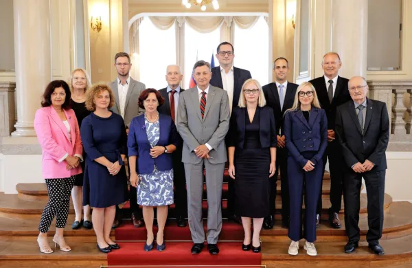 Člani sveta za obvladovanje demence so se danes zbrali na 
ustanovnem srečanju pri predsedniku republike.