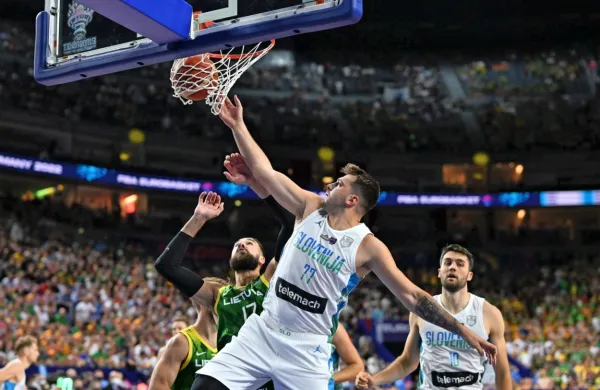 Luka Dončić je za zmago Slovenije proti Litvi prispeval 14 košev.