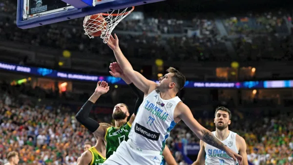 Luka Dončić je za zmago Slovenije proti Litvi prispeval 14 košev.