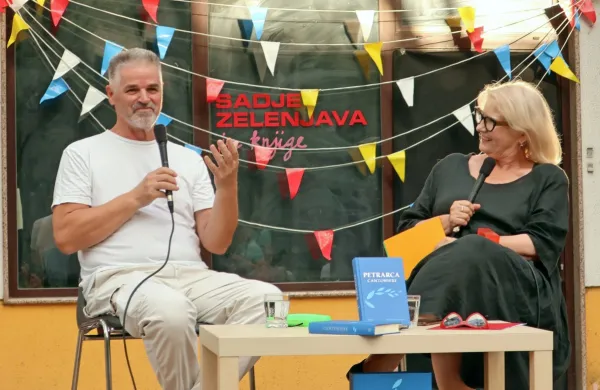 Prevajalec Srečko Fišer je v pogovoru z  Ireno Urbič predstavil svoje 
bratenje s Francescom Petrarco.