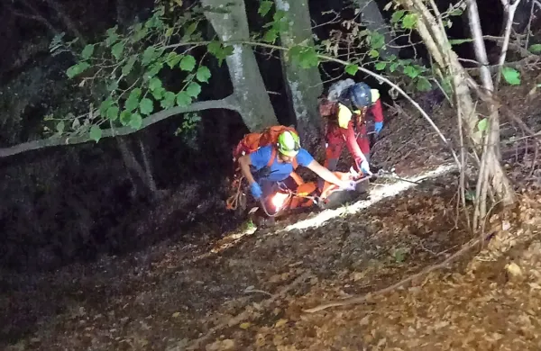 Reševalci so pogrešano žensko našli  v neprehodni grapi, približno 
pol kilometra od planine Lom proti planini Nemci.