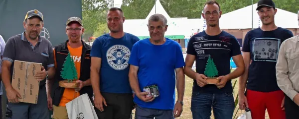  Primorski sekači (z leve): Marko Žgavec, Tadej Rupnik, Martin 
Menard, Aleksander Vrh, Klemen Boštjančič in Matija Brožič