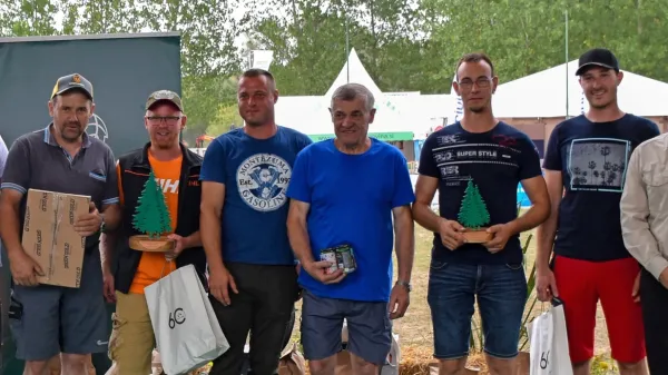  Primorski sekači (z leve): Marko Žgavec, Tadej Rupnik, Martin 
Menard, Aleksander Vrh, Klemen Boštjančič in Matija Brožič