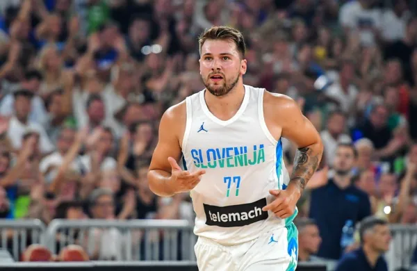 

Najboljša posameznika pri Sloveniji sta bili Luka Dončić z 20 
točkami in Klemen Prepelič, ki jih je dosegel štirinajst.