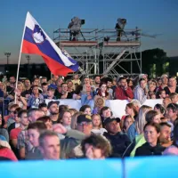 FOTO: Navija&scaron;ko vzdu&scaron;je na polfinalnem večeru pod koprsko steno velikanko