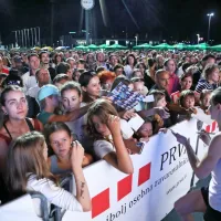 FOTO: Navija&scaron;ko vzdu&scaron;je na polfinalnem večeru pod koprsko steno velikanko