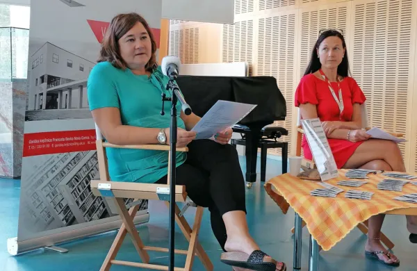 Direktorica  (levo)  Irena Škvarč in koordinatorka prireditev  Tina 
Podgornik zagotavljata, da bo na Dnevih Goriške knjižnice vsak 
našel nekaj zase.  