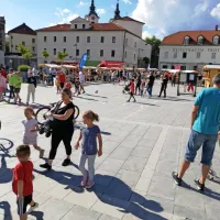 FOTO: PO-stoj na živi ulici
