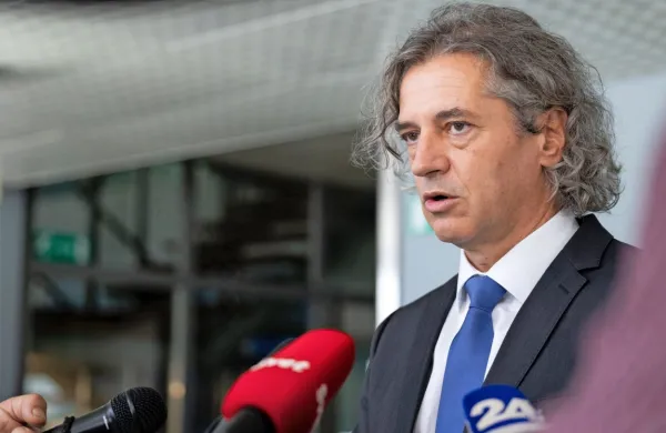 Za pomoč gospodarstvu ob energetski draginji bo treba po oceni 
predsednika vlade Roberta Goloba sprejeti ukrepe v vrednosti več 
kot 1,5 milijarde evrov