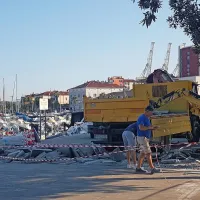 Popravljajo semedelsko promenado