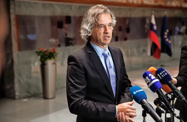 Novi britanski premierki je čestital tudi predsednik vlade Robert 
Golob