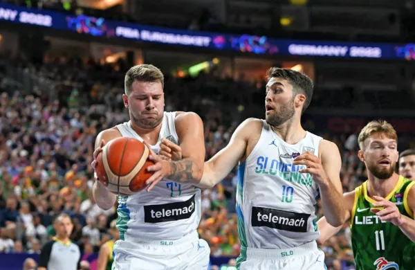 Kaj bodo danes pokazali Luka Dončić (levo), Mike Tobey in 
ostali?