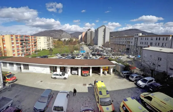 Če s pogajanji ne znižajo cen, ki so jih ponudili gradbinci, prizidka zdravstvenega doma letos ne bodo gradili. 