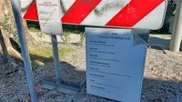 Obvestilo gradbenega inšpektorja že leto dni stoji ob robu parka, 
a ga  občina ne upošteva. 