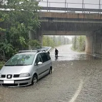 Voda je v četrtek zalila Sežano in okolico.