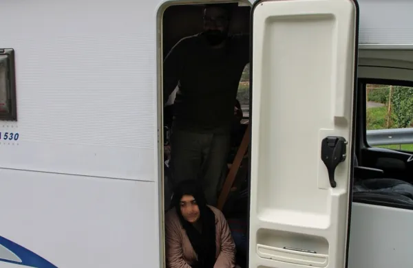 V prvem češkem avtodomu sta voznika skrivala 24, v drugem pa je 
voznik prevažal 22 migrantov. 