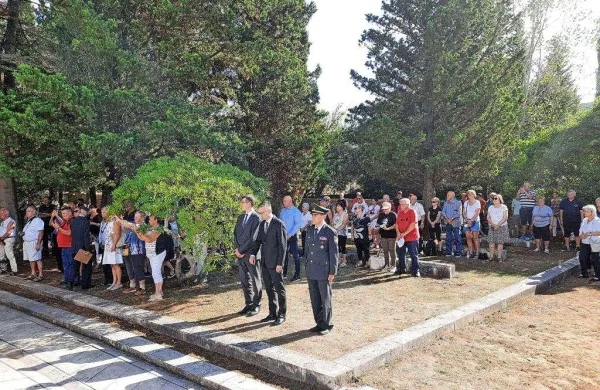 Ob 79. obletnici osvoboditve italijanskega fašističnega koncentracijskega taborišča Kampor na Rabu so v soboto pripravili 
spominsko slovesnost. 