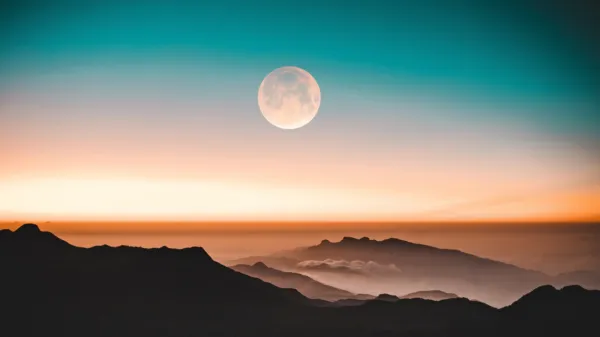 

Luna ima kot Zemljin satelit zaradi svoje bližine izjemen vpliv 
nanjo.

