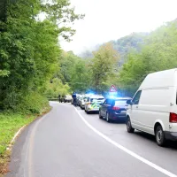 Voznik pustil 25 ilegalcev in zbežal