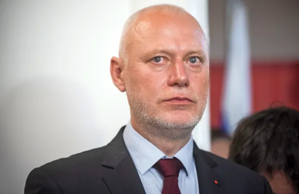SD bi lahko v tekmo za predsednika republike poslala evropskega 
poslanca Milana Brgleza, je slišati neuradno. 