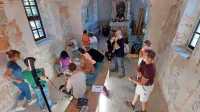 V  cerkvi sv. Helene na Gradišču se je konec tedna zaključila druga mednarodna poletna šola konserviranja-restavriranja stenskih poslikav. 