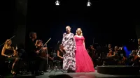 Koprska simofonija je namesto na potniškem terminalu zazvenela 
z odra koprskega gledališča.