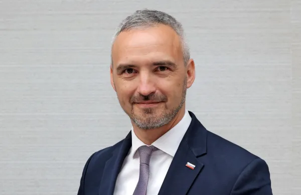 V predsedniško tekmo vstopa tudi nekdanji minister za delo Janez 
Cigler Kralj. 