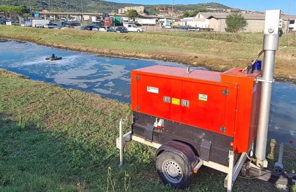  V strugo starega kanala Badaševice pri glavni avtobusni postaji v 
Kopru so  namestili plavajočo napravo za prezračevanje vode.