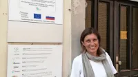 Inštitut za oljkarstvo ima  sedež  na Garibaldijevi 18 v Kopru,  nasproti 
ZRS, deluje  pa še na dveh lokacijah  v Zeleni ulici v obrtno-stanovanjski coni v Izoli. Njegova predstojnica je Maja Podgornik.  