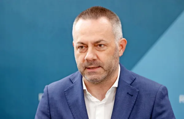 Zdravstveni minister Danijel Bešič Loredan ob napovedani gradnji 
zasebne bolnišnice napoveduje krepitev sistema javnega zdravstva.