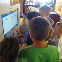 

V interaktivnih kotičkih pridobivamo novo znanje po izkustveni 
poti