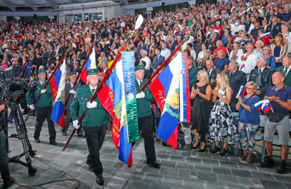 Državna proslava ob 75. obletnici vrnitve Primorske k matični domovini v fotografiji