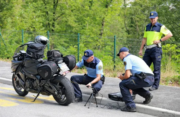 Policisti  so   med nadzorom preverjali  tudi tehnično brezhibnost  
motorjev. 