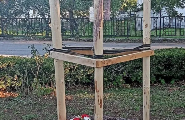 Lipa sredi vasi je spoštljiv spomin vaščanov Juršč na rojaka Ignaca 
Sedmaka - Naceta. 