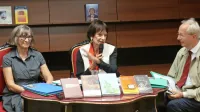 Manca Košir (v sredini) ob 30-letnici Kulturnega društva Marjan Rožanc prejme častno nagrado. Z  Ifigenijo Simonović in Edvardom Kovačem 
je v ljubljanskem Konzorciju  predstavila peterico letošnjih nominirancev za najboljšo novo esejistično knjigo. 
