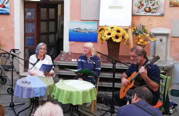Preplet poezije in glasbe