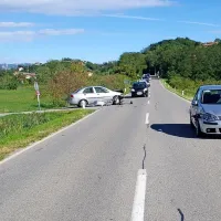 V Erzelju vlomili v avtomobil in ukradli oblačila