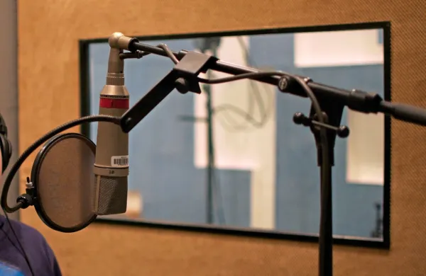 adio Slovenija se  tradicionalno uvršča med nominirance enega 
najpomembnejših festivalov avdiovizualne umetnost