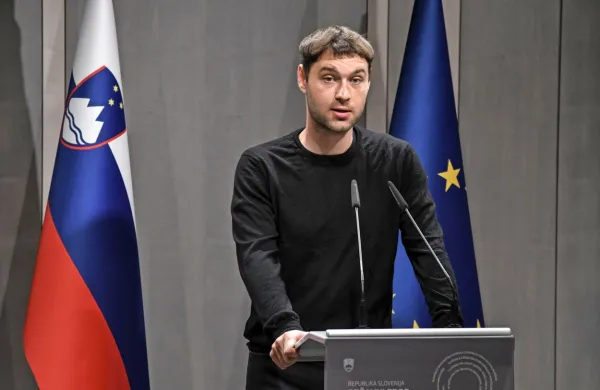 V tekmo za predsednika republike se v Levici podaja Miha 
Kordiš.