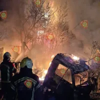 (FOTO) V Savudriji zagorela baraka in dve vozili