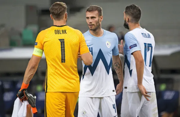 Obrambni trojček (z leve) - Jan Oblak, Miha Blažič in Miha 
Mevlja. 