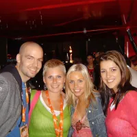 Fotografija Bepopovcev (ob dekletih še Simon Meglič) z zadnjega 
nastopa skupine septembra 2005.