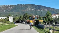 Skozi naselje bo urejen le pločnik za pešce, kolesarji si bodo 
vozišče delili  z vozniki motornih vozil.