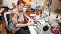 “Poskušam biti čim bolj praktična. Ocenim, koliko bo stalo neko 
delo, nato stranki predlagam rešitev, ki je tudi zanjo sprejemljiva,” 
opiše svoj način dela koprska šivilja Miriam Benigar. 